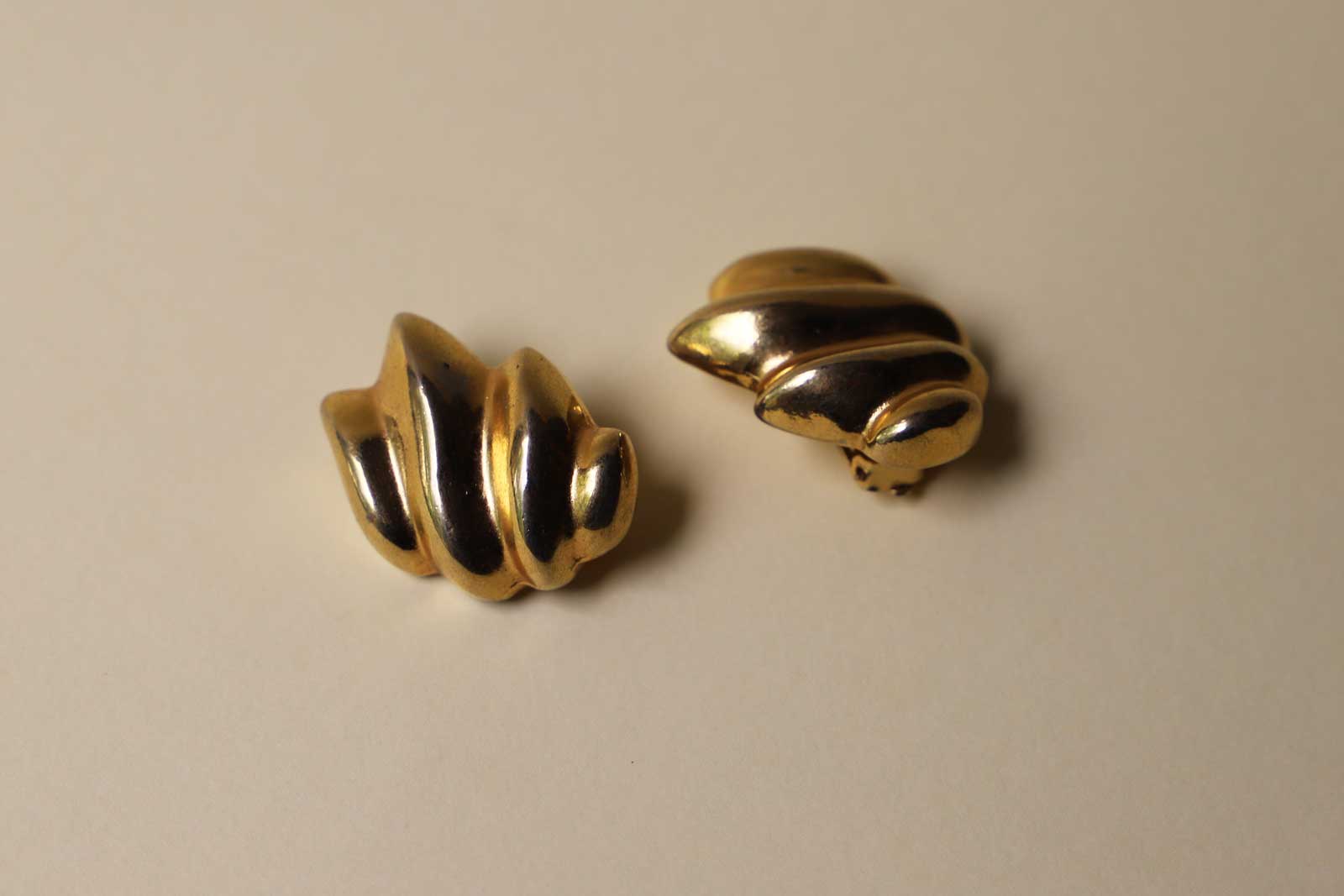 GIVENCHY GOLD PLATED VINTAGE EARRINGS