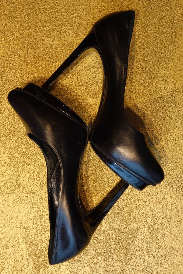 Black Pointed Leather Pumps