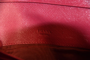 PRADA WALLET / CLUTCH