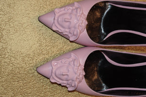 Versace pink Medusa pumps - Medusa toe detail