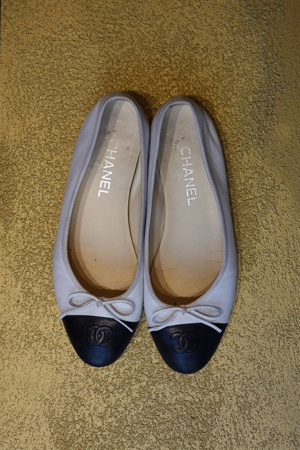 White Black Cap Toe Ballet Flats
