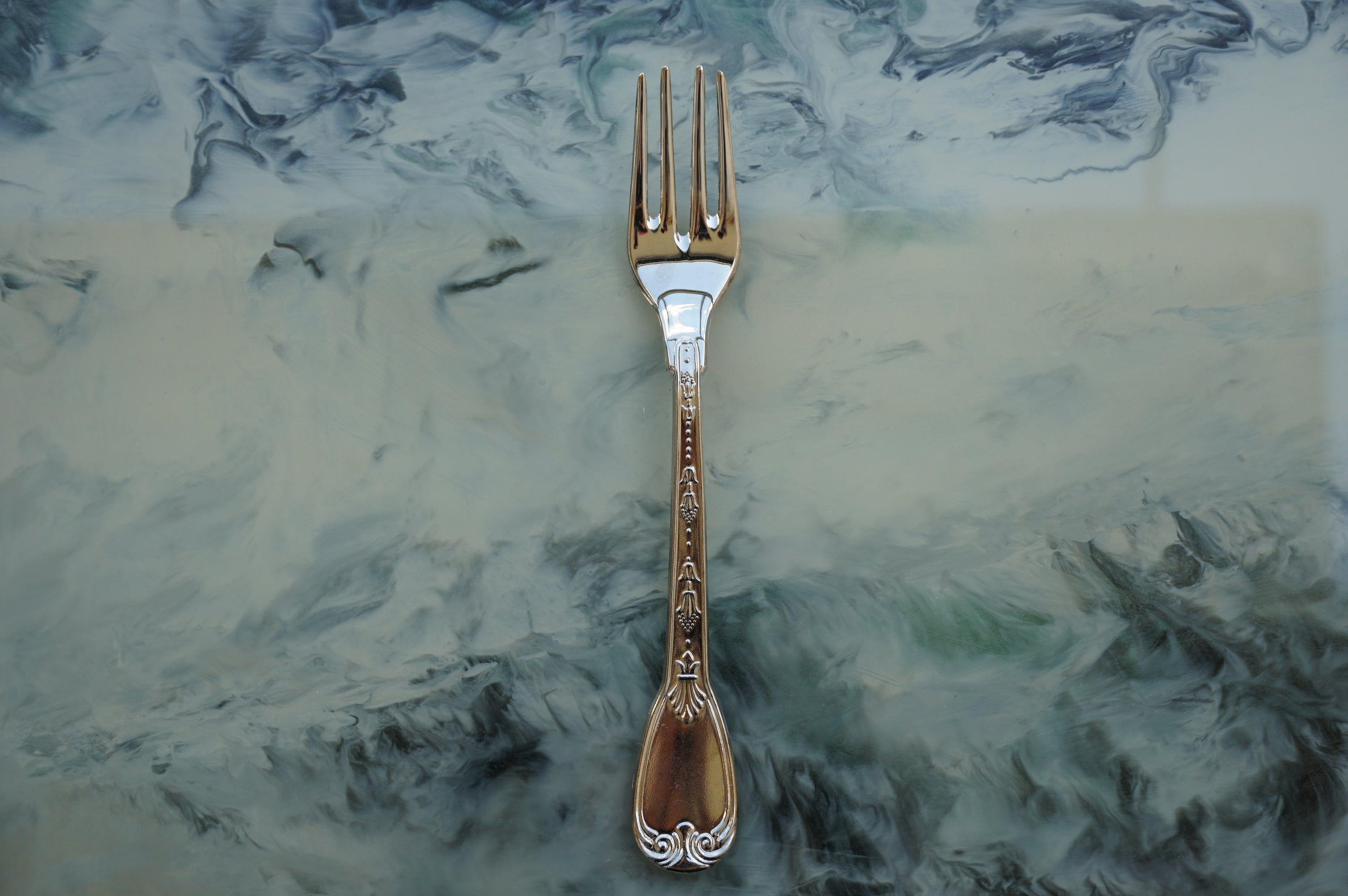 SILVER CUTLERY SET