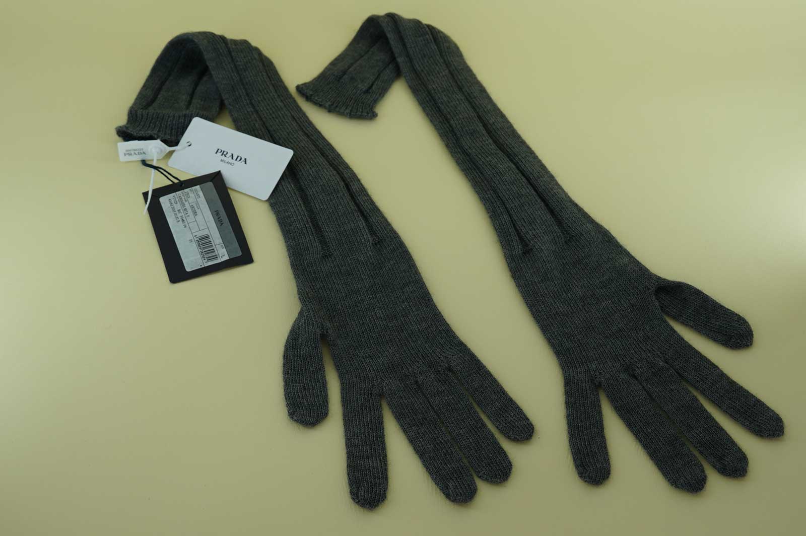 LONG CASHMERE PRADA GLOVES