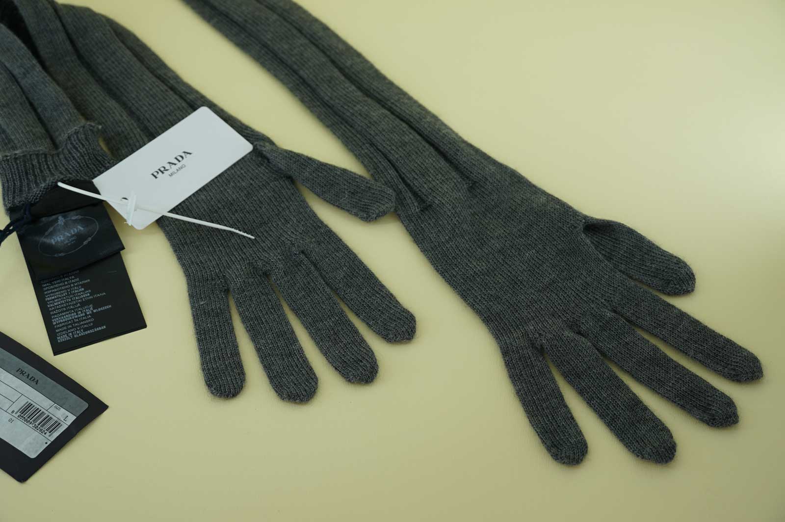 LONG CASHMERE PRADA GLOVES